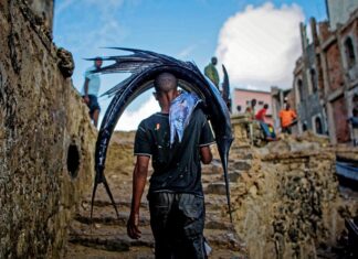 Jak zejść z wózkiem po schodach?