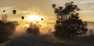 Czy do samolotu można zabrać wózek z gondolą?