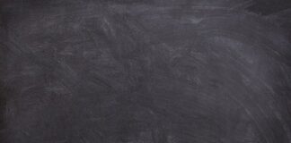 Jak się nazywa czarna szata księdza?