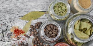 Jak prawidłowo ustawić biurko?