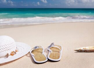 Gdzie zostawić klapki na basenie?