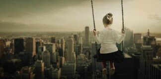 Jakie przybory można włączyć podczas zabaw z dziećmi na pływalni?