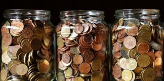 Jakie stosuje się zabezpieczenie przed niebezpieczeństwem porażenia prądem?