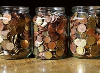 Jakie stosuje się zabezpieczenie przed niebezpieczeństwem porażenia prądem?