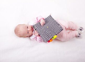 Co zrobić gdy naleję się wody do ucha niemowlaka?