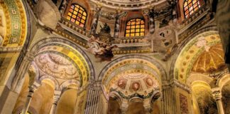 Czym się różni chodzik od balkonika?