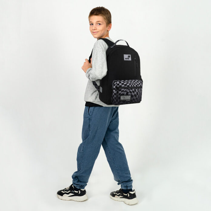 Plecak młodzieżowy do szkoły z ergonomicznymi plecami